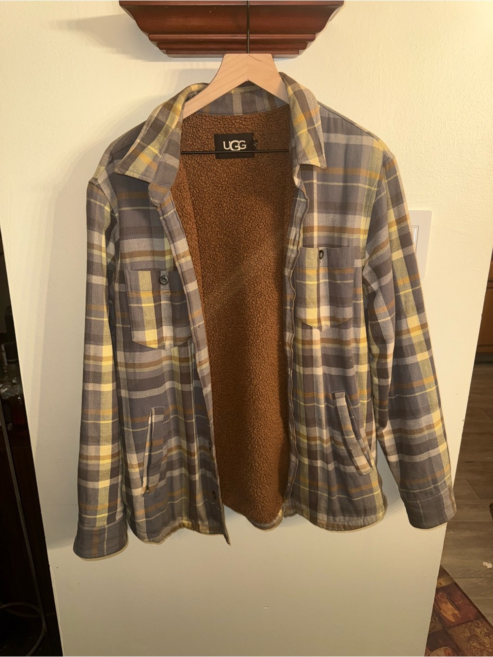 UGG Braxton Plaid Shirt Jacket Cyclone Multi MD
ASIN: B09QW4XLLZ